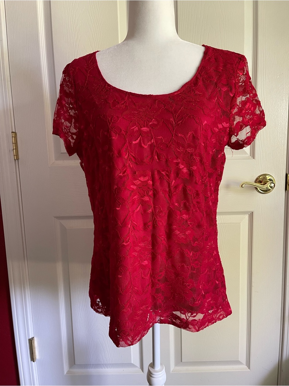 Annalee + Hope Crimson Red Floral Lace Scoop Neck Top